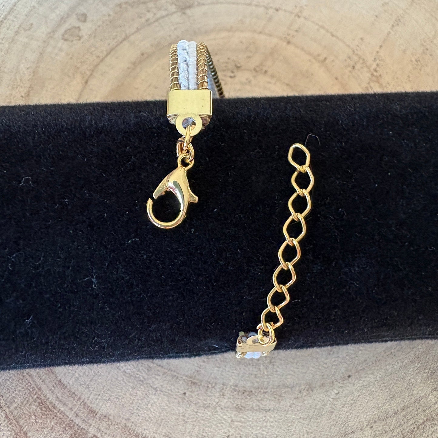 Bracelet Capim Dourado tressé en huit - fibre buriti blanc Bracelet Artisan local travaillant le Capim Dourado dans l'état du Tocantins au centre-est du Brésil 