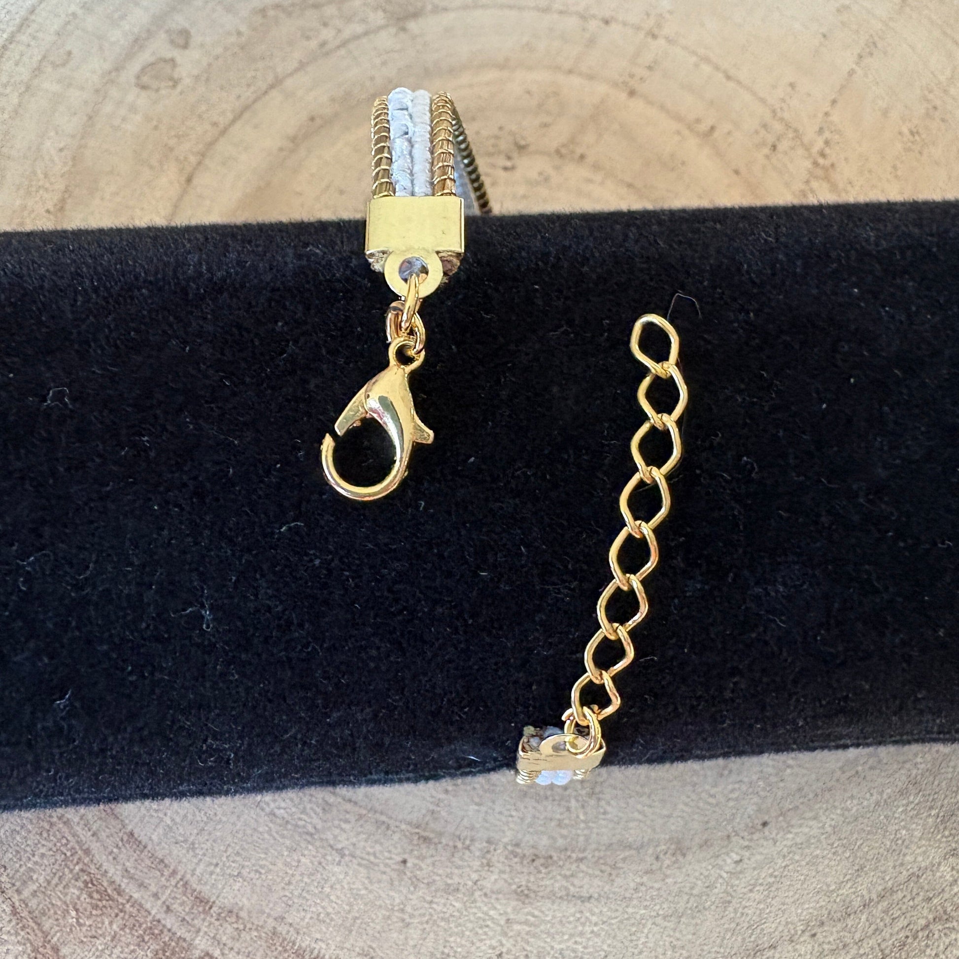 Bracelet Capim Dourado tressé en huit - fibre buriti blanc Bracelet Artisan local travaillant le Capim Dourado dans l'état du Tocantins au centre-est du Brésil 