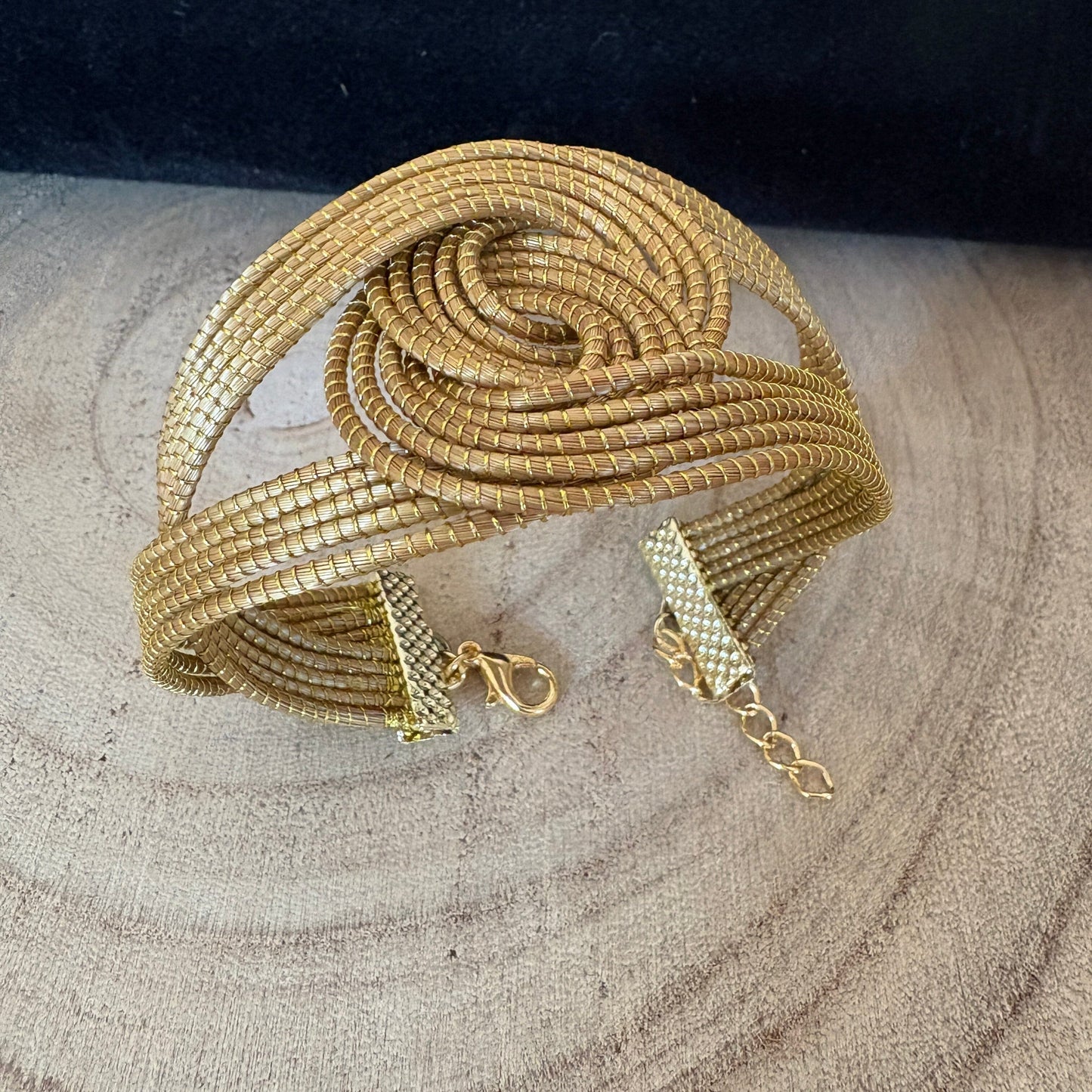 Bracelet Capim Dourado tressé large mandala Bracelet Artisan local travaillant le Capim Dourado dans l'état du Tocantins au centre-est du Brésil 