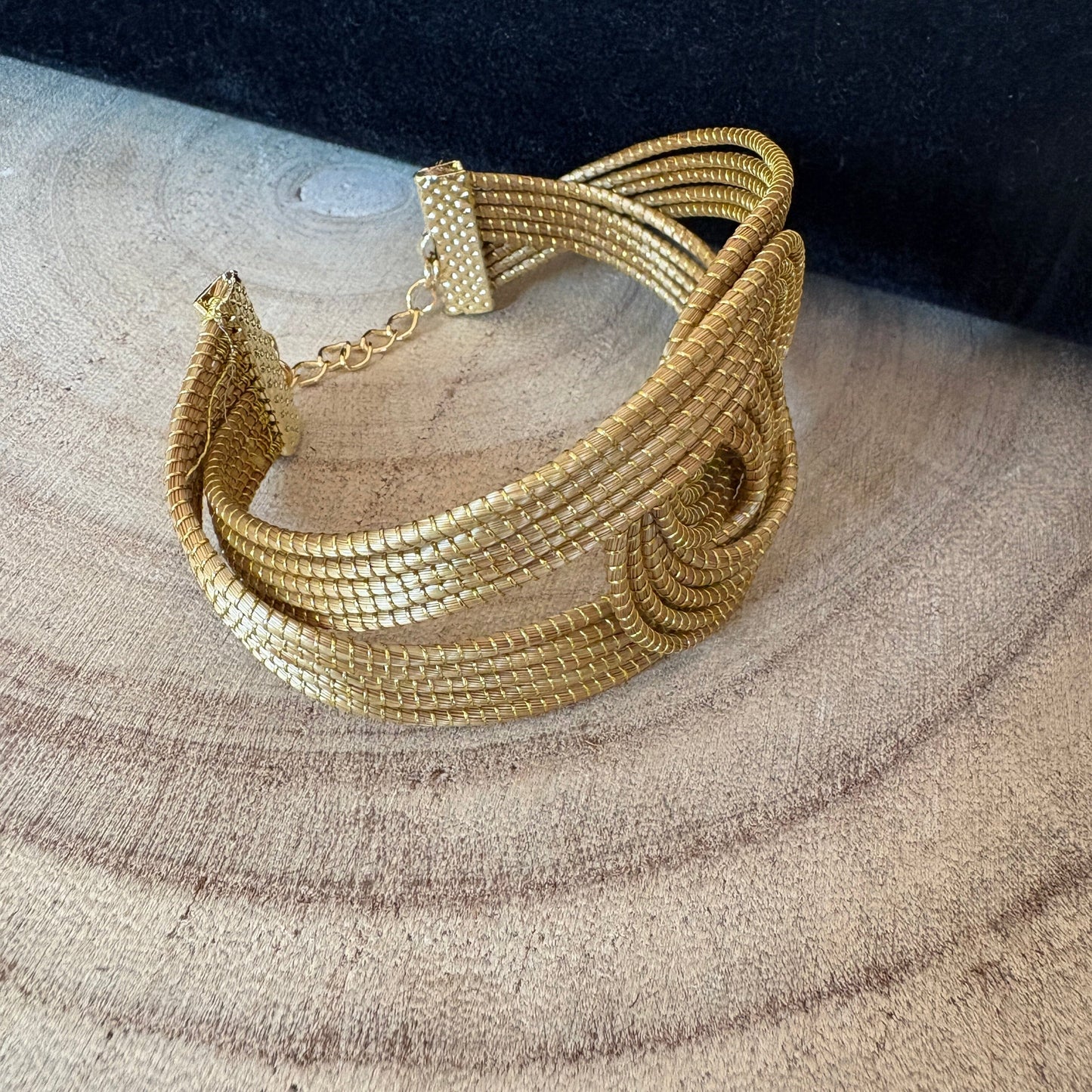 Bracelet Capim Dourado tressé large mandala Bracelet Artisan local travaillant le Capim Dourado dans l'état du Tocantins au centre-est du Brésil 