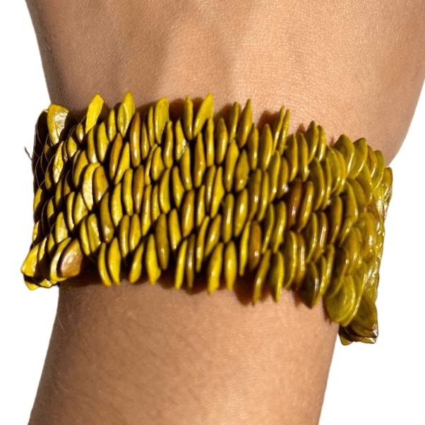 Bracelet de graines naturelles de jueirana beige - Ethnie Pataxo Bracelet Ethnie Pataxo, localisée dans l'état de Bahia à l'Est du Brésil. 