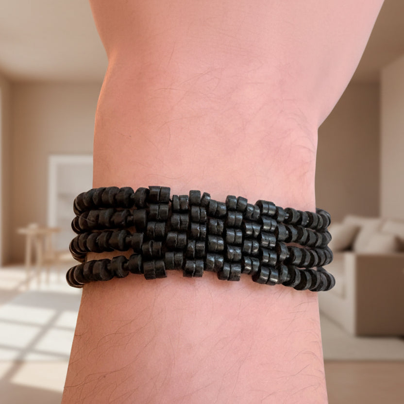 Bracelet de graines naturelles de tucuma et perles de verre- Ethnie Marubo Bracelet Ethnie Marubo, localisée dans l'état d'Amazonas au nord du Brésil. 