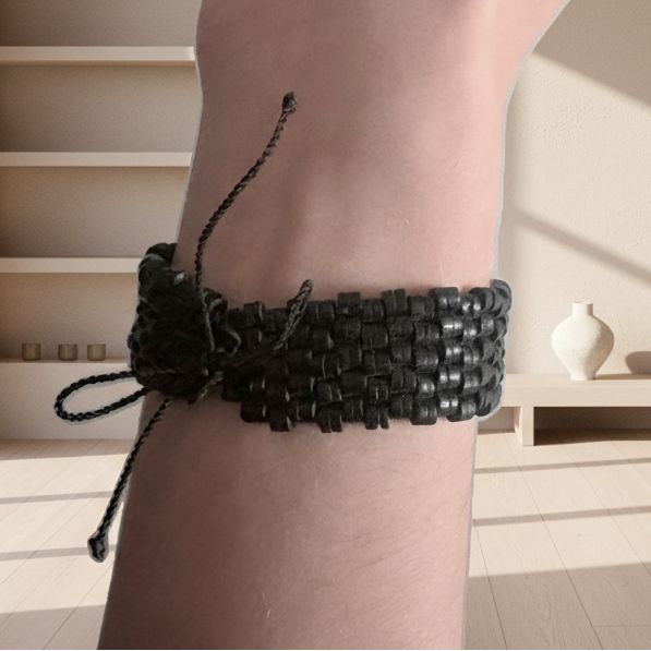 Bracelet de graines naturelles - Tucuma - Ethnie Marubo Bracelet Ethnie Marubo, localisée dans l'état d'Amazonas au nord du Brésil. 