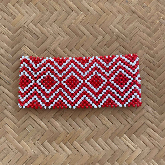 Bracelet en perles de verre (Miçanga) - grande taille - blanc rouge - Ethnie Kayapo Bracelet Ethnie Kayapo, localisée dans l'état du Pará au nord du Brésil 