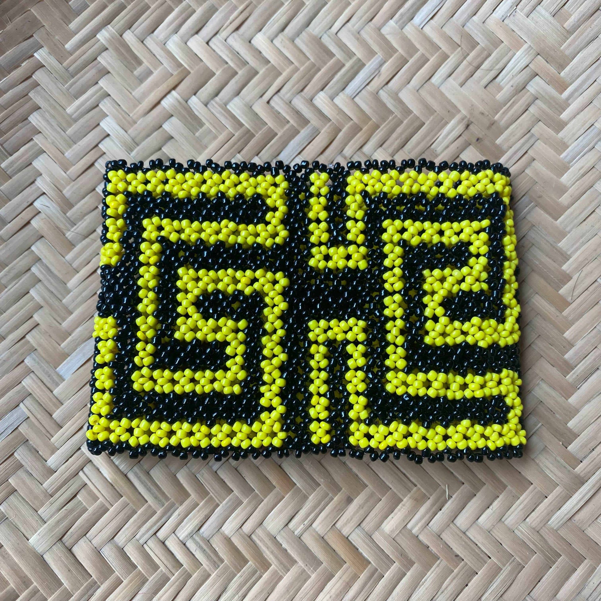 Bracelet en perles de verre (Miçanga) - grande taille - jaune et noir - Ethnie Kayapo Bracelet Ethnie Kayapo, localisée dans l'état du Pará au nord du Brésil 