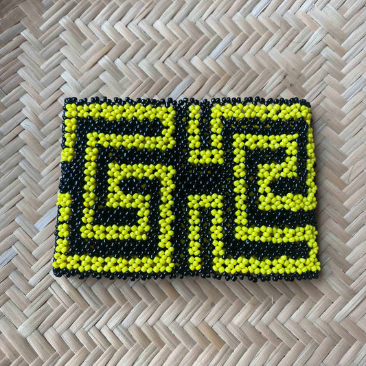 Bracelet en perles de verre (Miçanga) - grande taille - jaune et noir - Ethnie Kayapo Bracelet Ethnie Kayapo, localisée dans l'état du Pará au nord du Brésil 