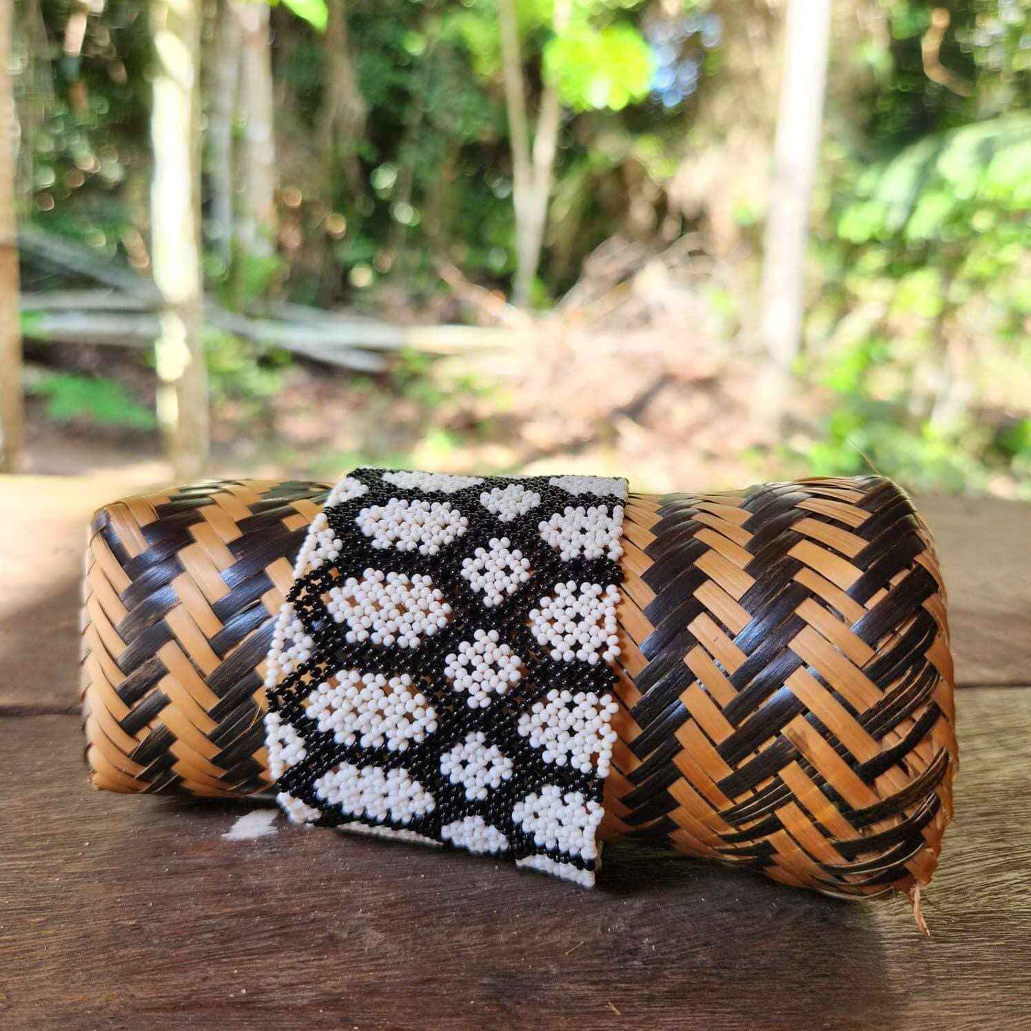 Bracelet en perles de verre (Miçanga) - grande taille - noir et blanc