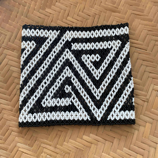 Bracelet en perles de verre (Miçanga) - très grande taille - noir et blanc - Ethnie Kayapo Bracelet Ethnie Kayapo, localisée dans l'état du Pará au nord du Brésil 