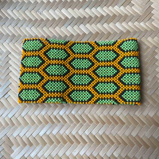 Bracelet en perles de verre (Miçanga) - très grande taille - vert orange et noir - Ethnie Kayapo Bracelet Ethnie Kayapo, localisée dans l'état du Pará au nord du Brésil 