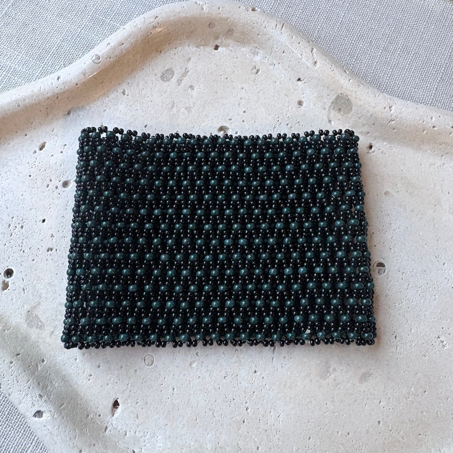 Bracelet en perles de verre - Noir et vert - Ethnie Marubo Bracelet Ethnie Marubo, localisée dans l'état d'Amazonas au nord du Brésil. 