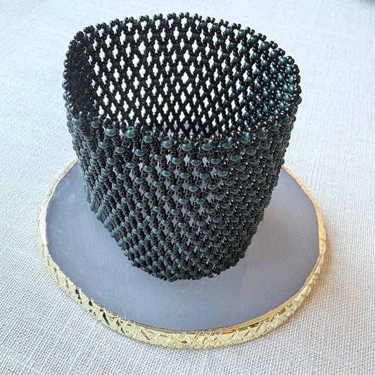 Bracelet en perles de verre - Noir et vert - Ethnie Marubo Bracelet Ethnie Marubo, localisée dans l'état d'Amazonas au nord du Brésil. 