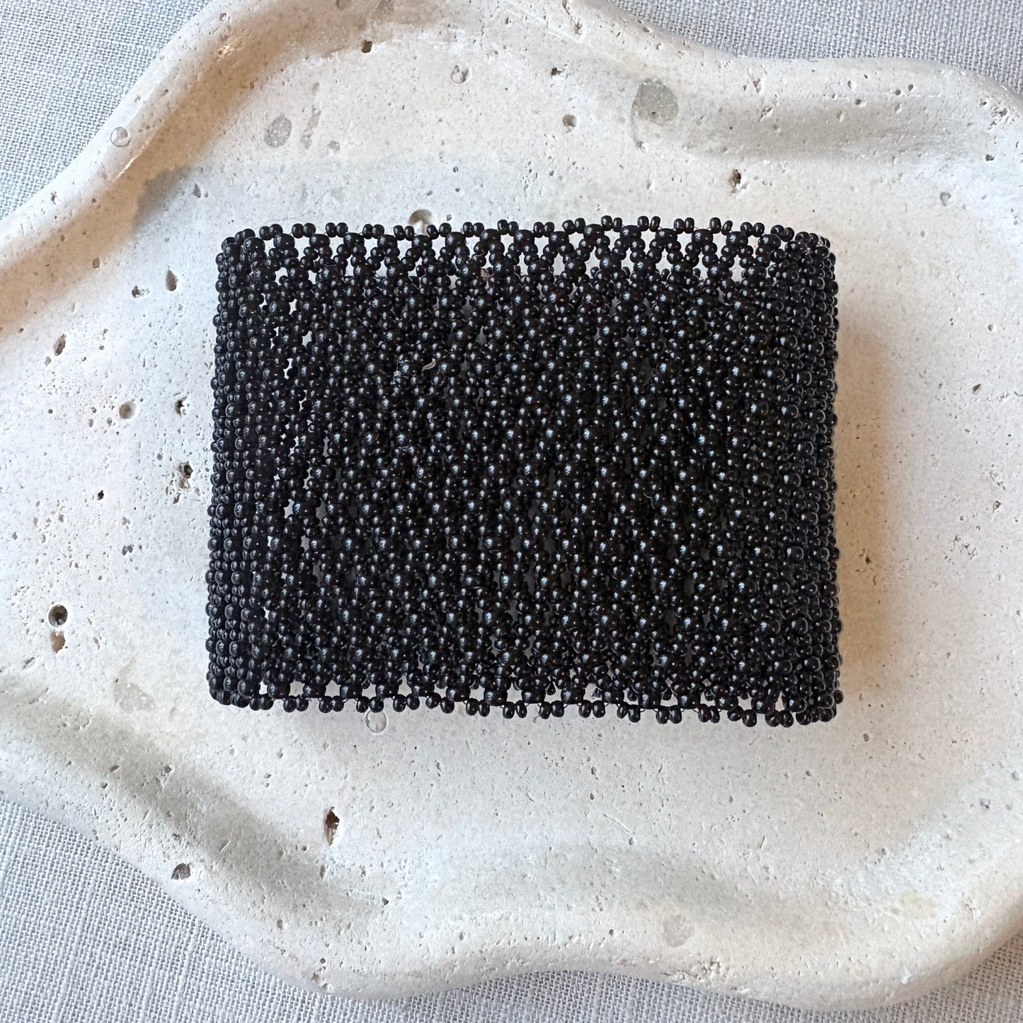 Bracelet en perles de verre - noir - Ethnie Marubo Bracelet Ethnie Marubo, localisée dans l'état d'Amazonas au nord du Brésil. 