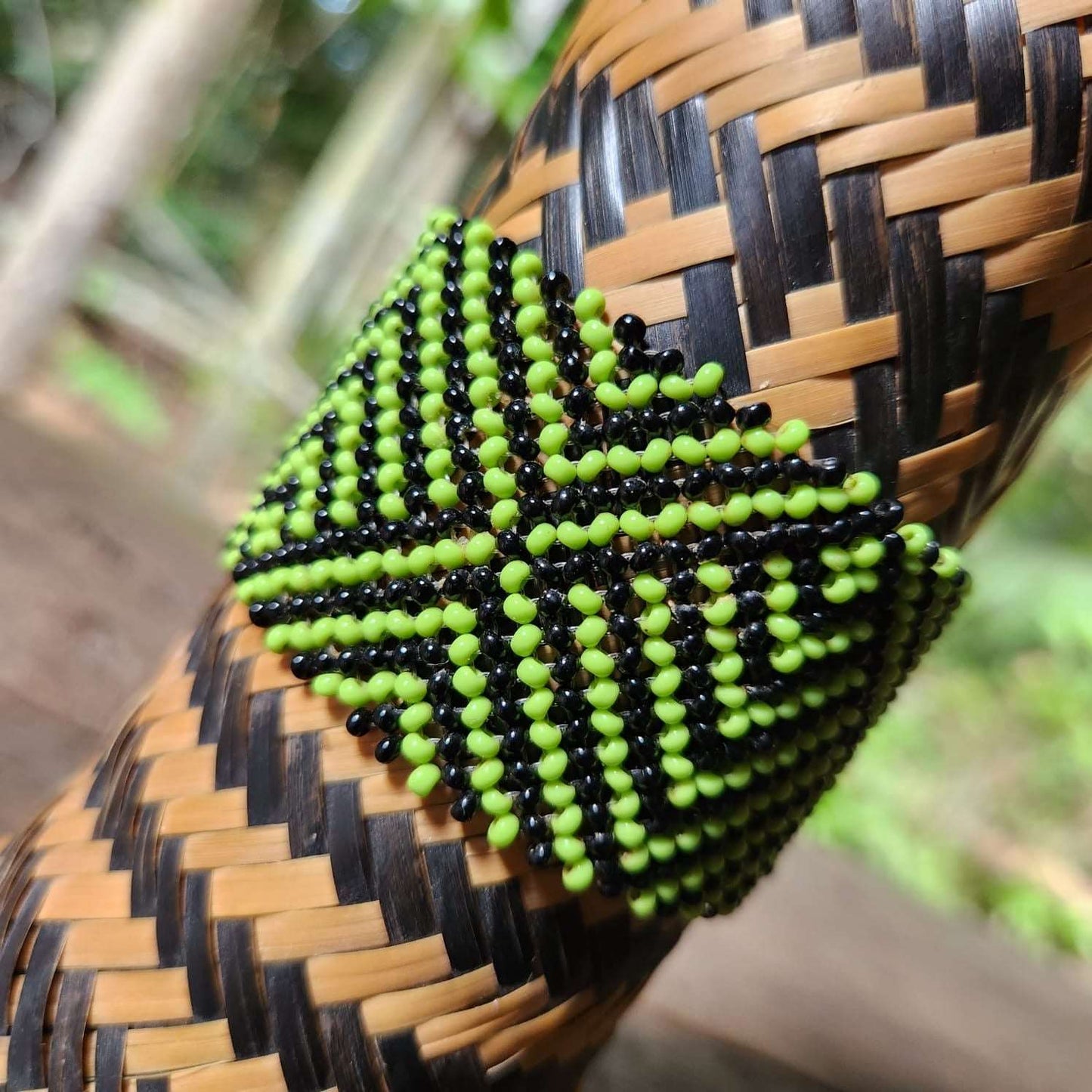 Bracelet Miçanga Kayapo - moyenne taille - noir vert