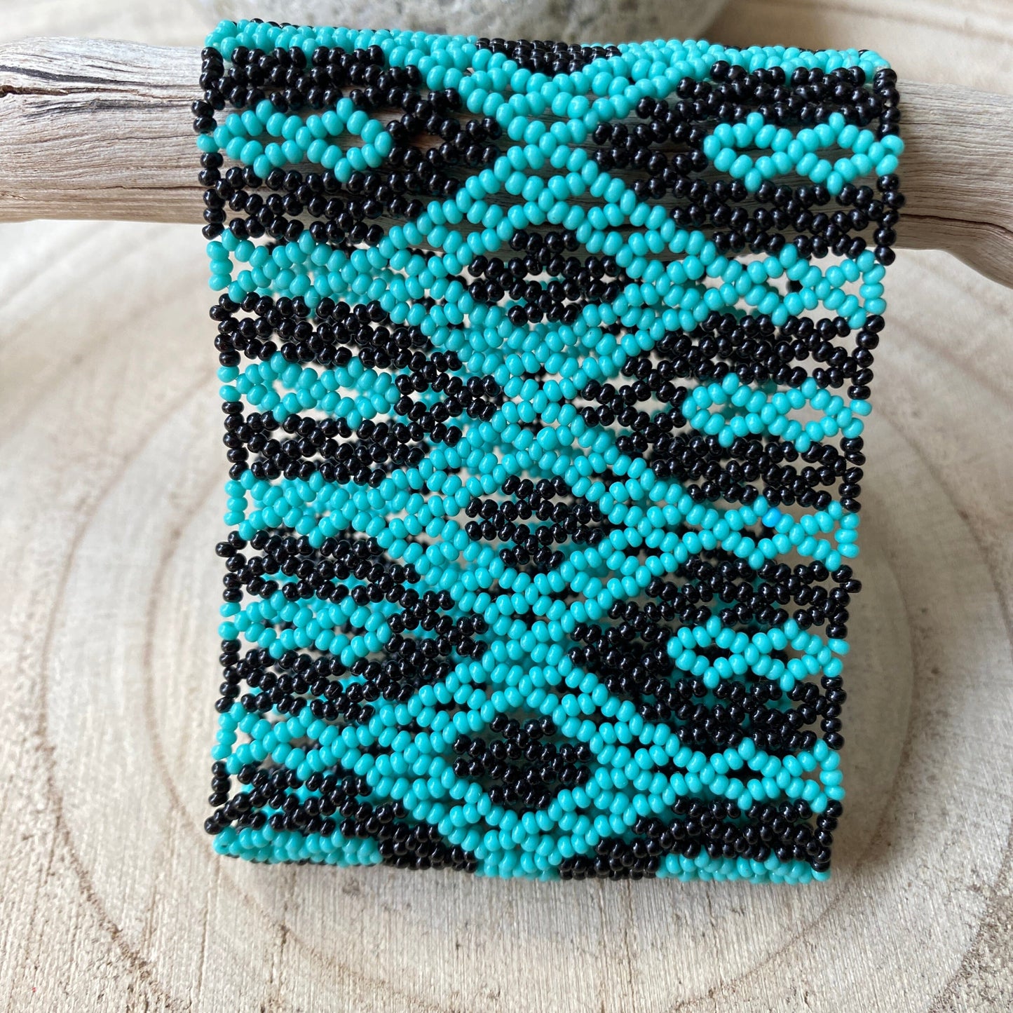 Bracelet Miçanga - petite taille - bleu et noir - Ethnie Kayapo Bracelet Ethnie Kayapo, localisée dans l'état du Pará au nord du Brésil 