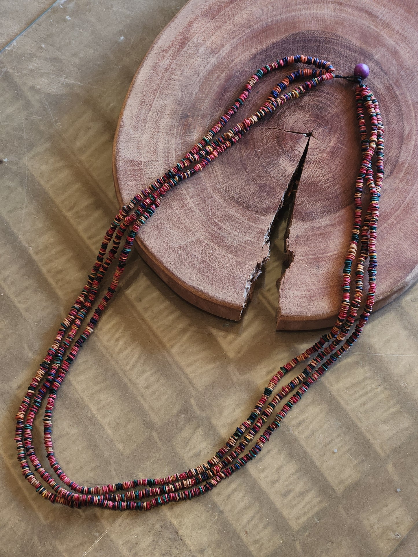 Collier de graines de morototo multicolores 3 lignes et fermeture açai violet - Communauté Jamaraqua