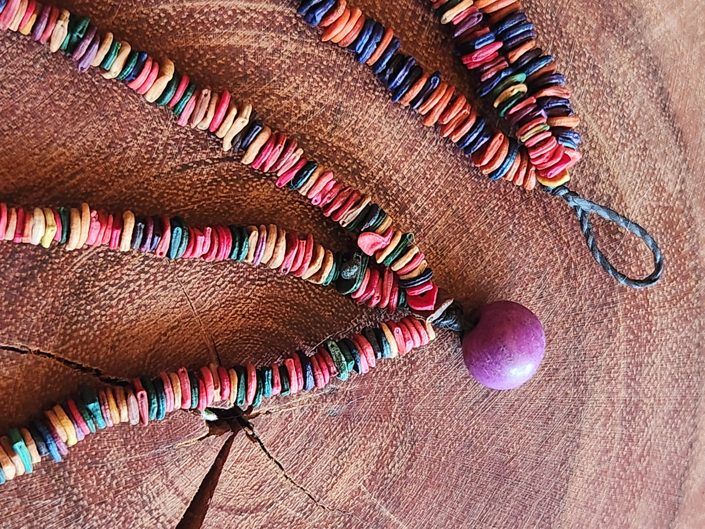 Collier de graines de morototo multicolores 3 lignes et fermeture açai violet - Communauté Jamaraqua