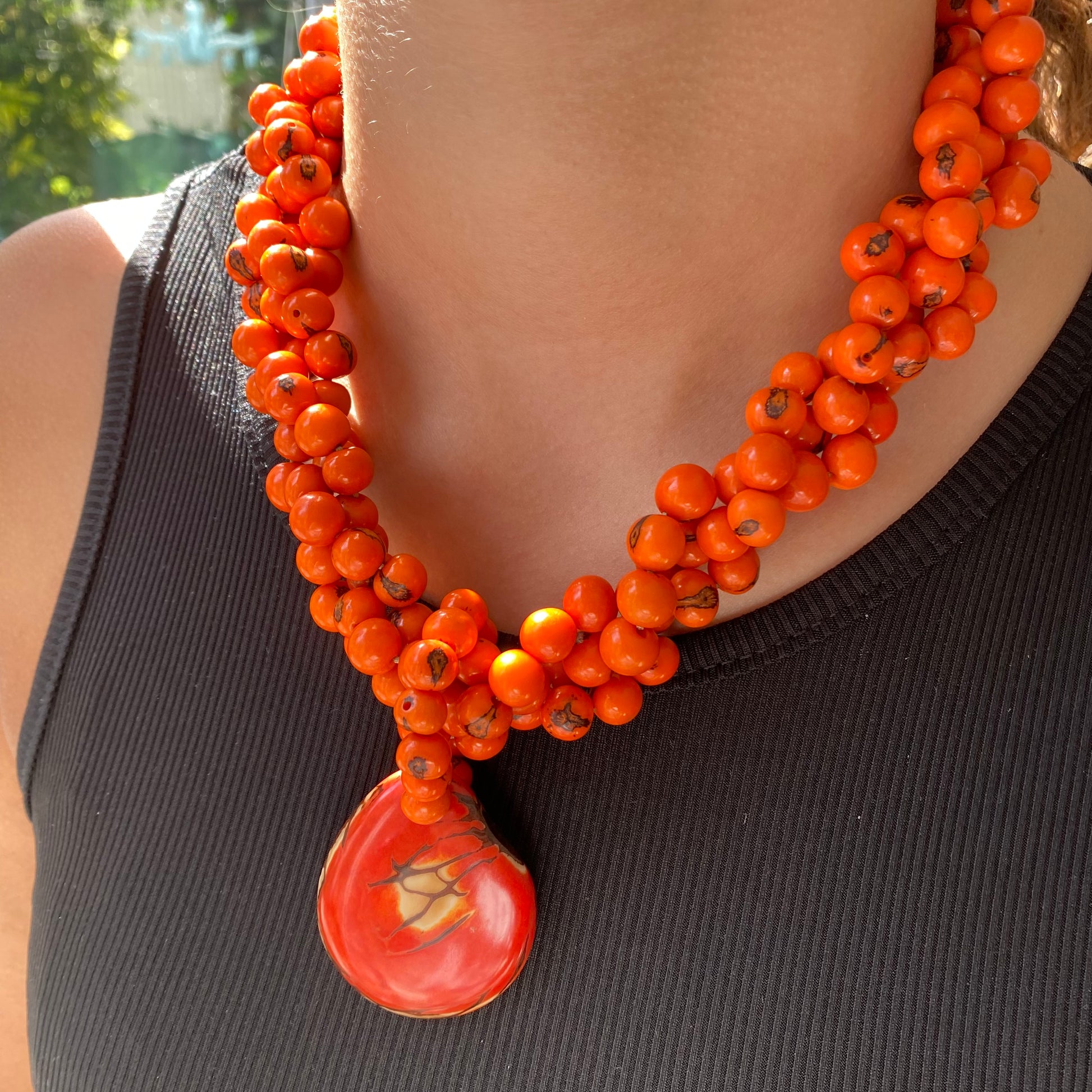 Collier Açai orange et pendentif Jarina - Las Tribus