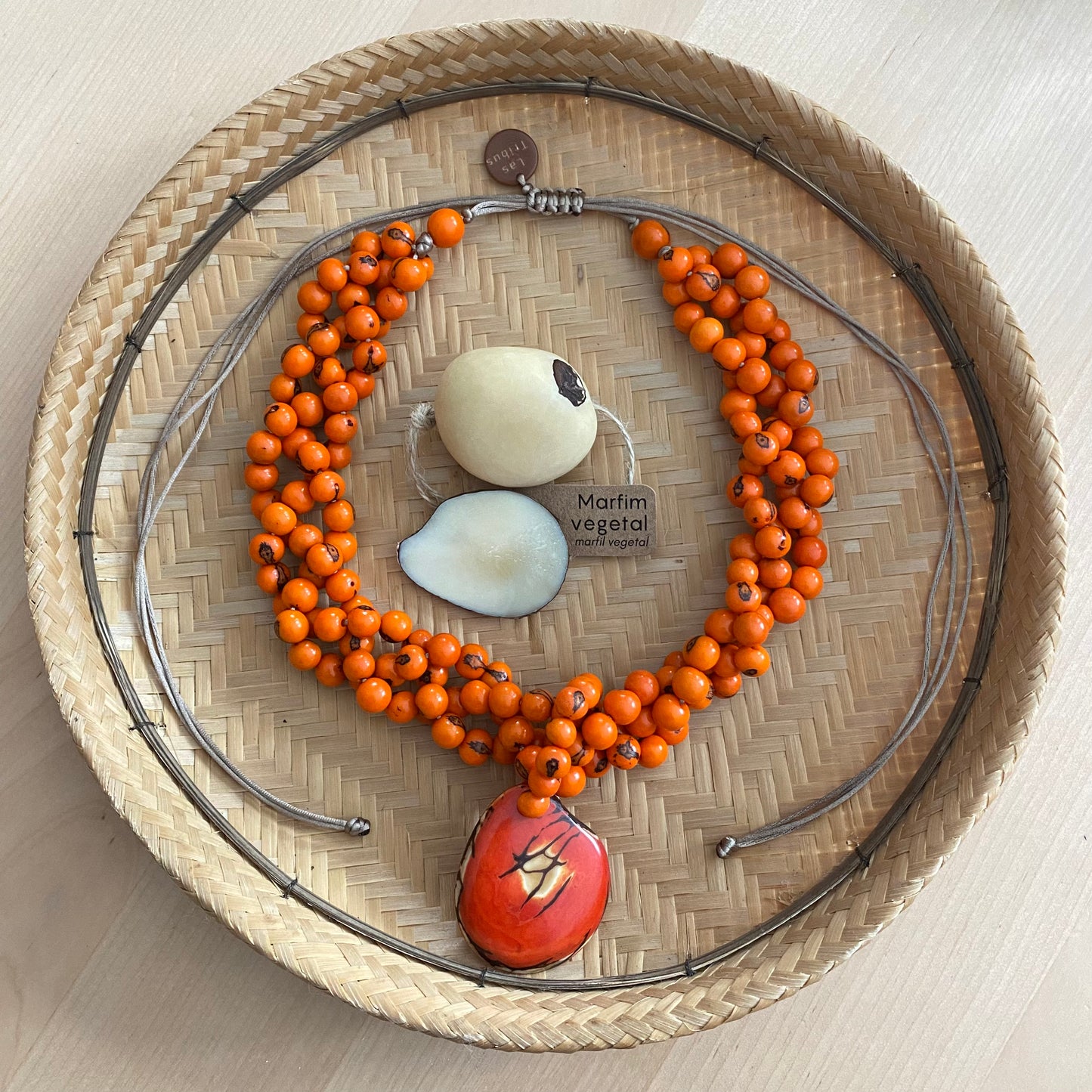 Collier Açai orange et pendentif Jarina - Las Tribus