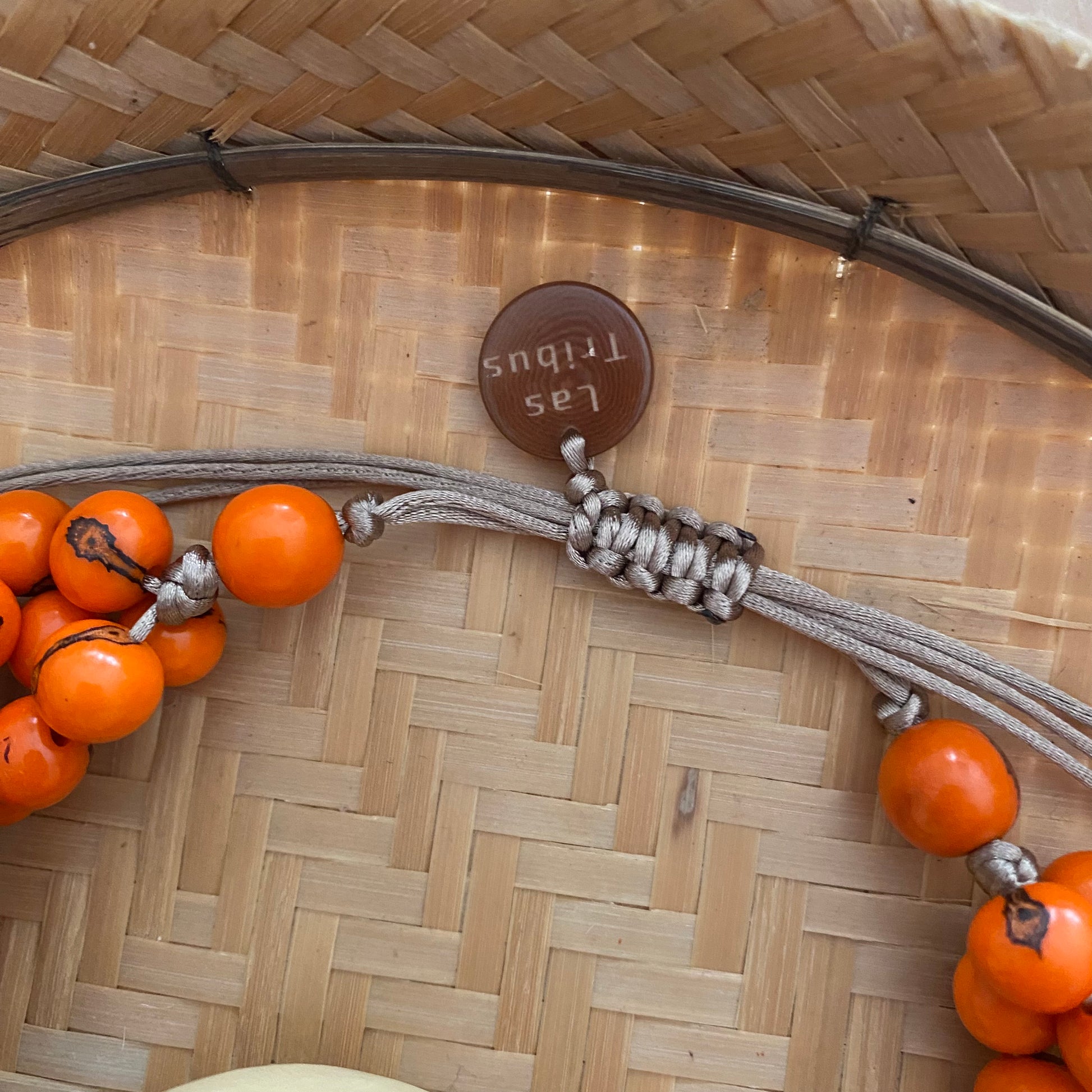 Collier Açai orange et pendentif Jarina - Las Tribus