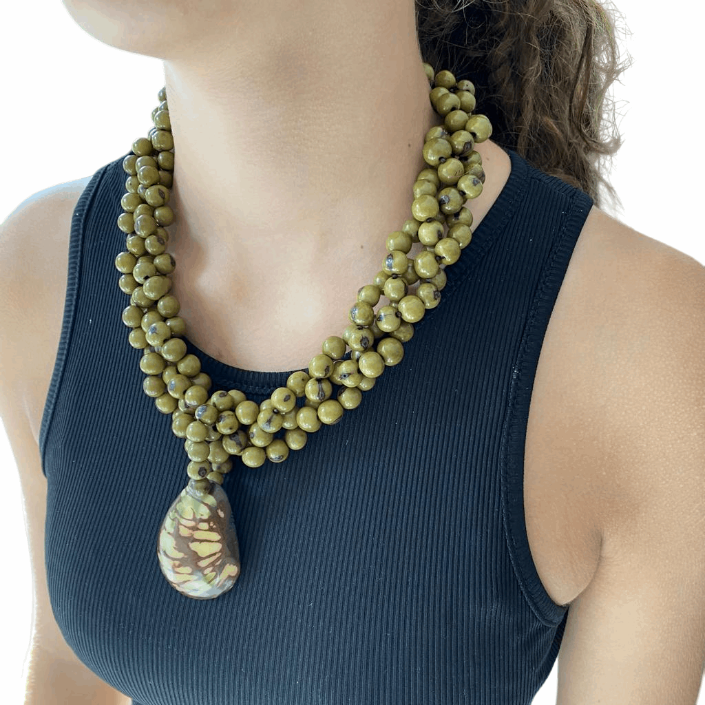 Collier Açai vert olive et pendentif Jarina