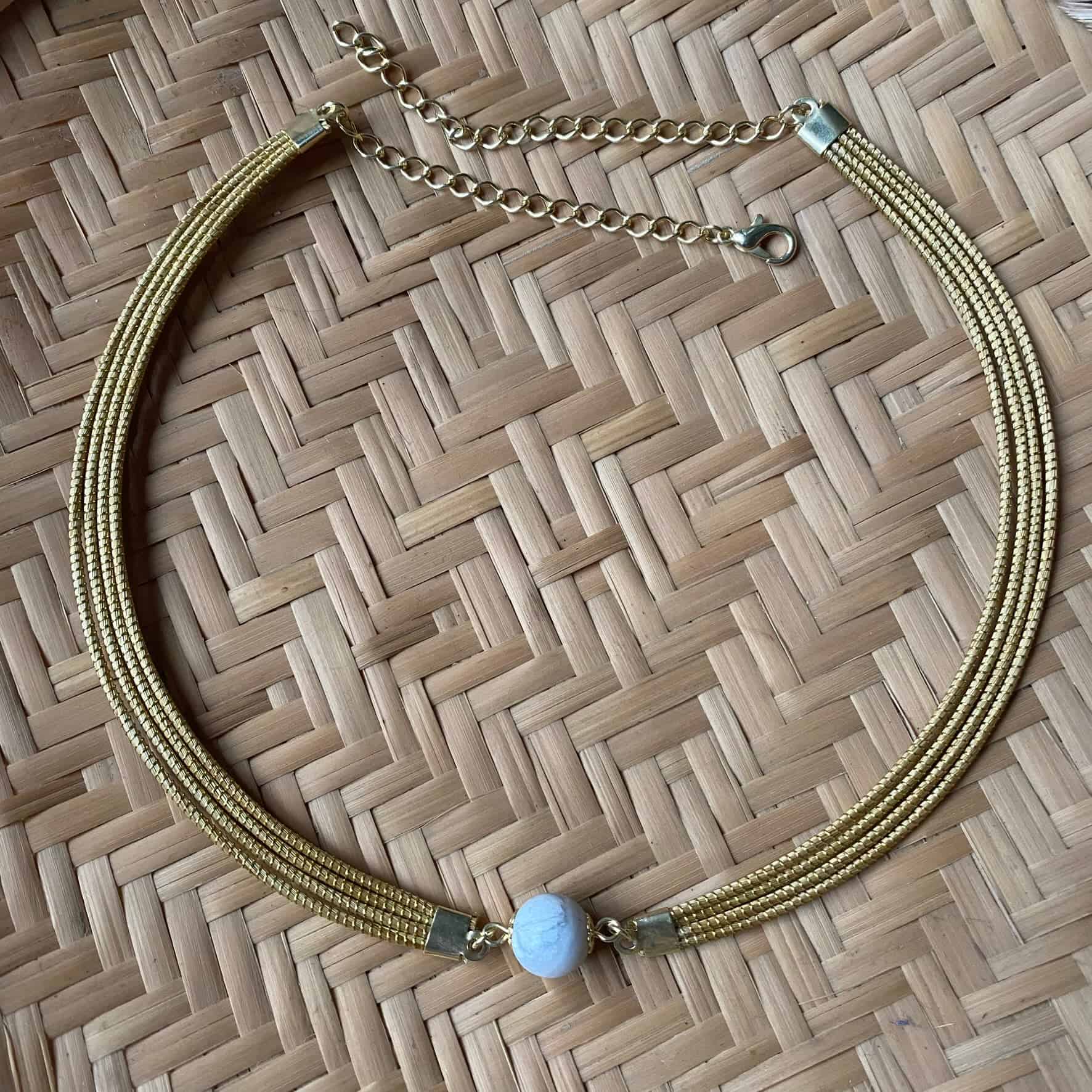 Collier Capim Dourado 4 lignes - pierre naturelle howlite