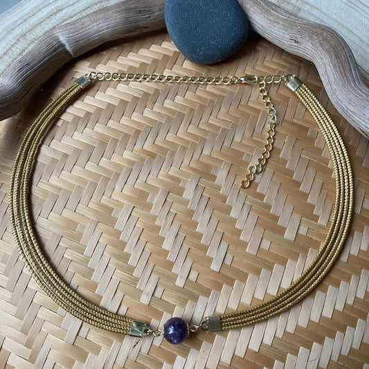 Collier Capim Dourado 4 lignes - pierre naturelle améthyste Collier Artisan local travaillant le Capim Dourado dans l'état du Tocantins au centre-est du Brésil 