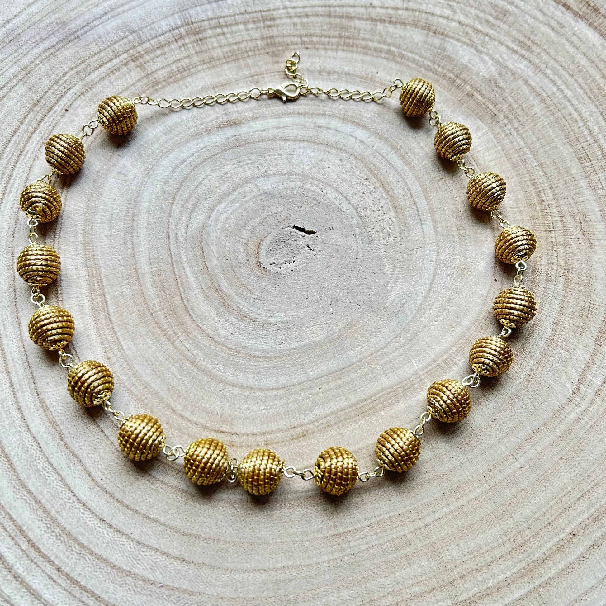 Collier Capim Dourado perles 1,5 cm Collier Artisan local travaillant le Capim Dourado dans l'état du Tocantins au centre-est du Brésil 