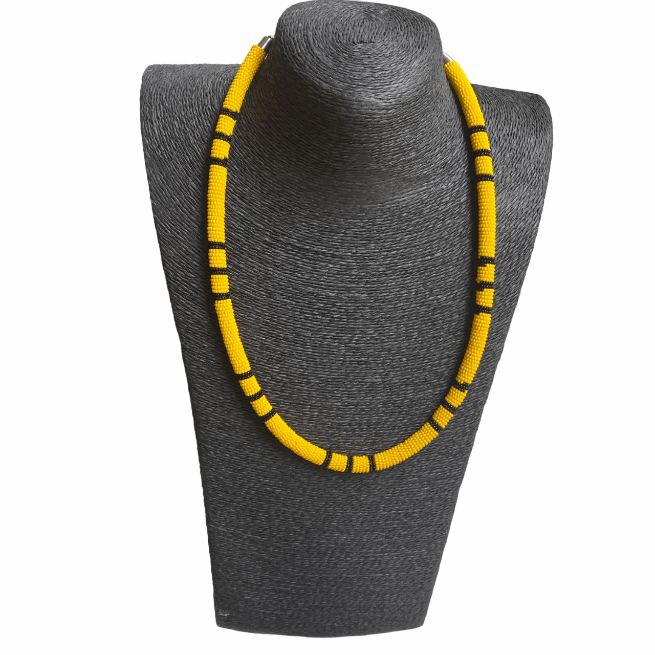 Collier corail en perles de verre (Miçanga) - jaune et noir - Ethnie Borari Collier Ethnie Borari, localisée dans l'état du Pará dans le Nord du Brésil. 
