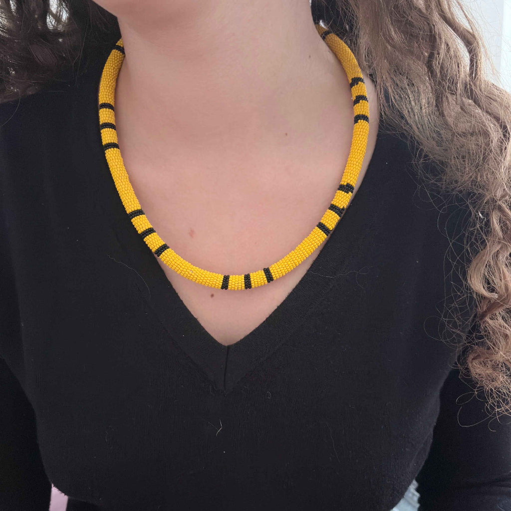 Collier corail en perles de verre (Miçanga) - jaune et noir