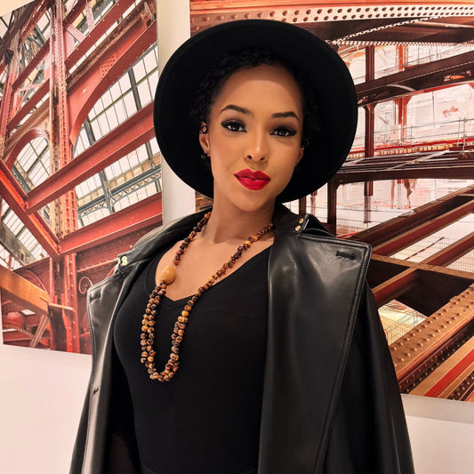 Collier de graines d'açai naturel et jarina - Ethnie Borari Collier Ethnie Borari, localisée dans l'état du Pará dans le Nord du Brésil. 