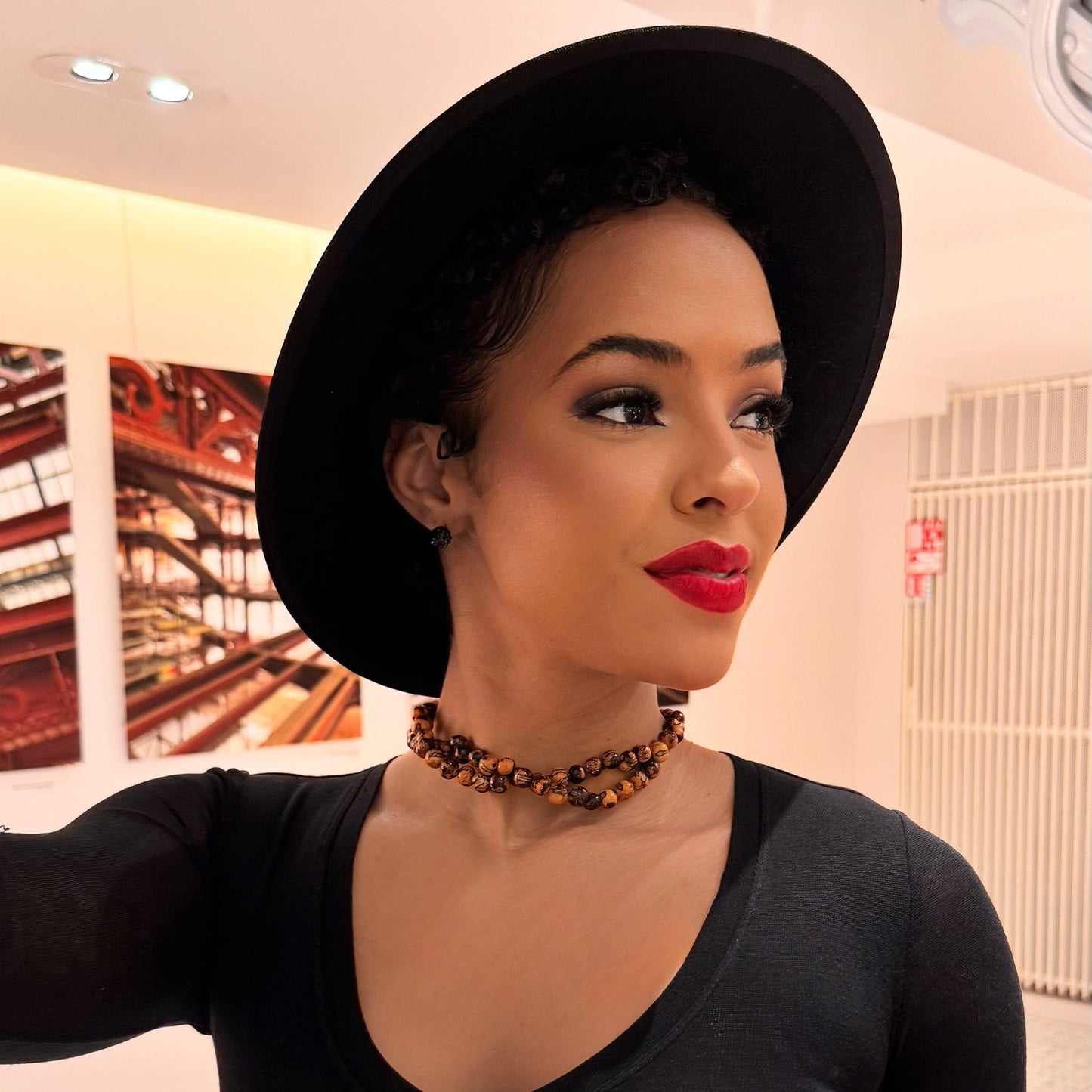 Collier de graines d'açai naturel et jarina - Ethnie Borari Collier Ethnie Borari, localisée dans l'état du Pará dans le Nord du Brésil. 