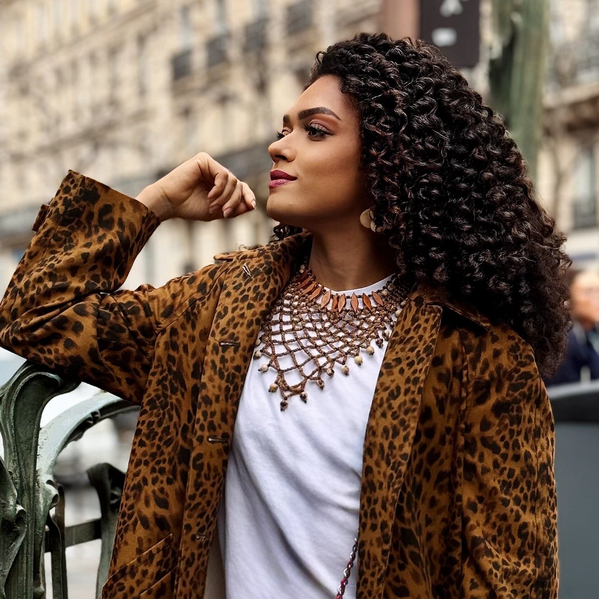 Collier de graines de morototo, açai naturel et bois - Ethnie Sateré Mawé Collier Ethnie Sateré Mawé localisée dans les états de l'Amazonas et du Pará dans le Nord du Brésil. 