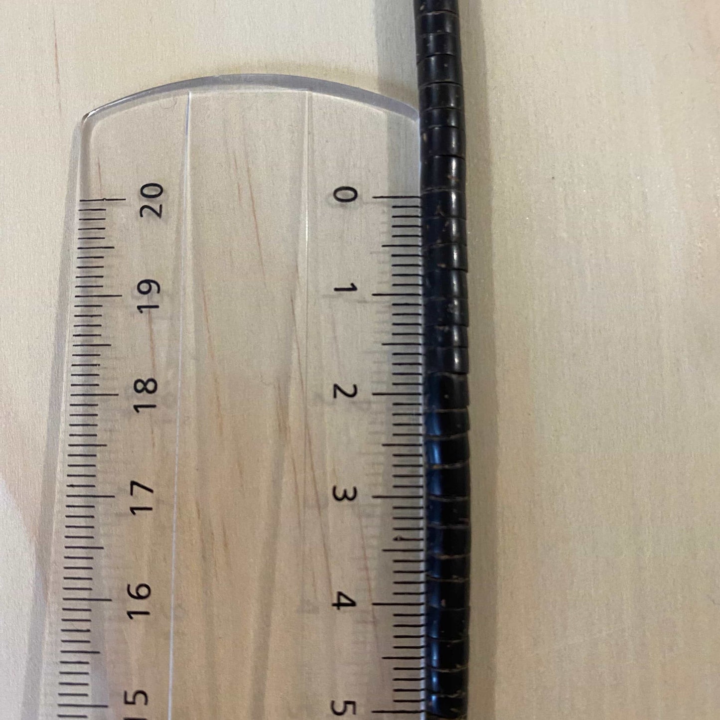 Collier de graines de Tucumã - Ethnie Mehinako Collier Ethnie Mehinako, localisée dans le Parc Indigène du Xingu dans l' état du Mato Grosso au Centre-Ouest du Brésil. 