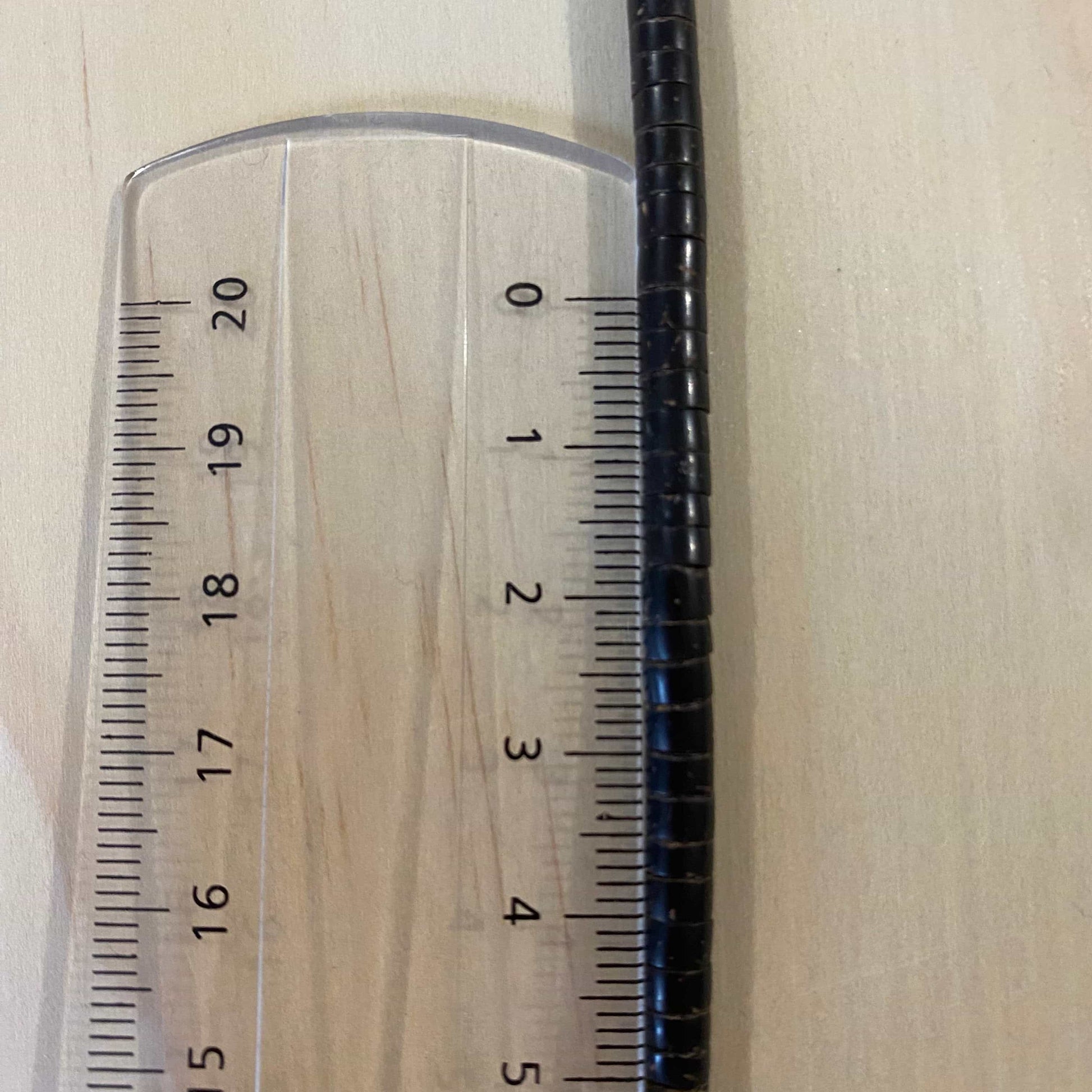 Collier de graines de Tucumã - Ethnie Mehinako Collier Ethnie Mehinako, localisée dans le Parc Indigène du Xingu dans l' état du Mato Grosso au Centre-Ouest du Brésil. 