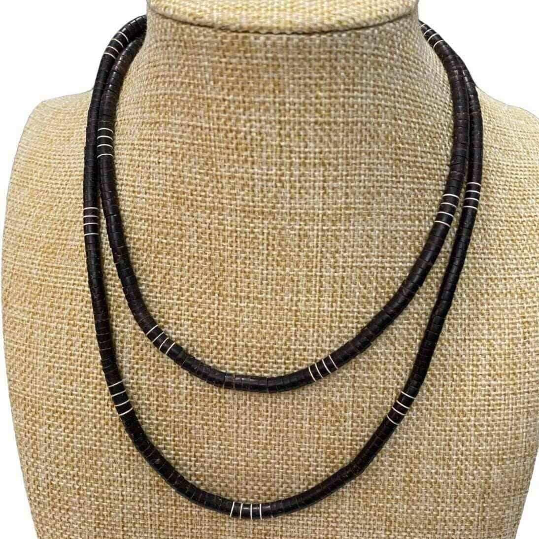 Collier de graines de Tucumã - lignes blanches