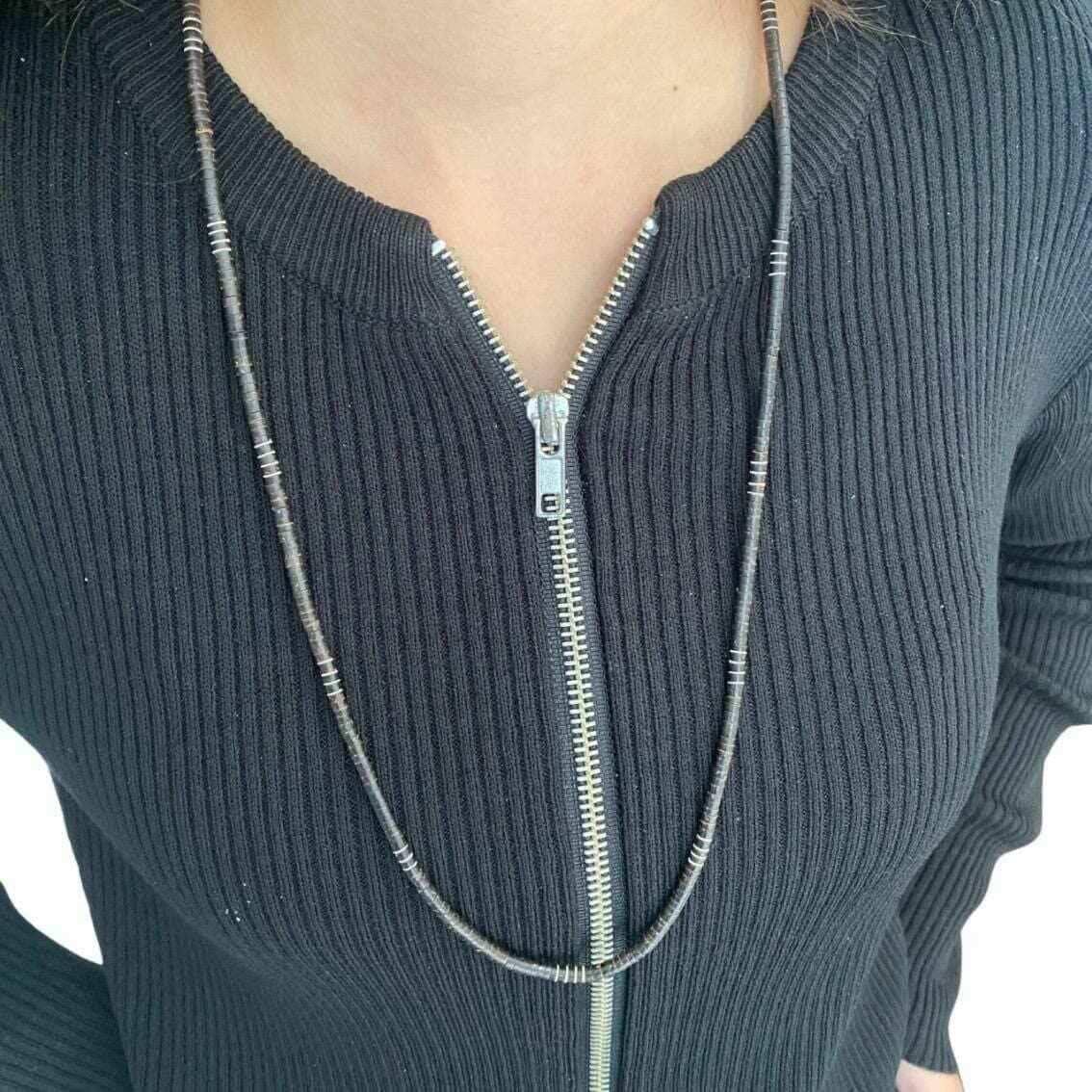 Collier de graines de Tucumã - lignes blanches