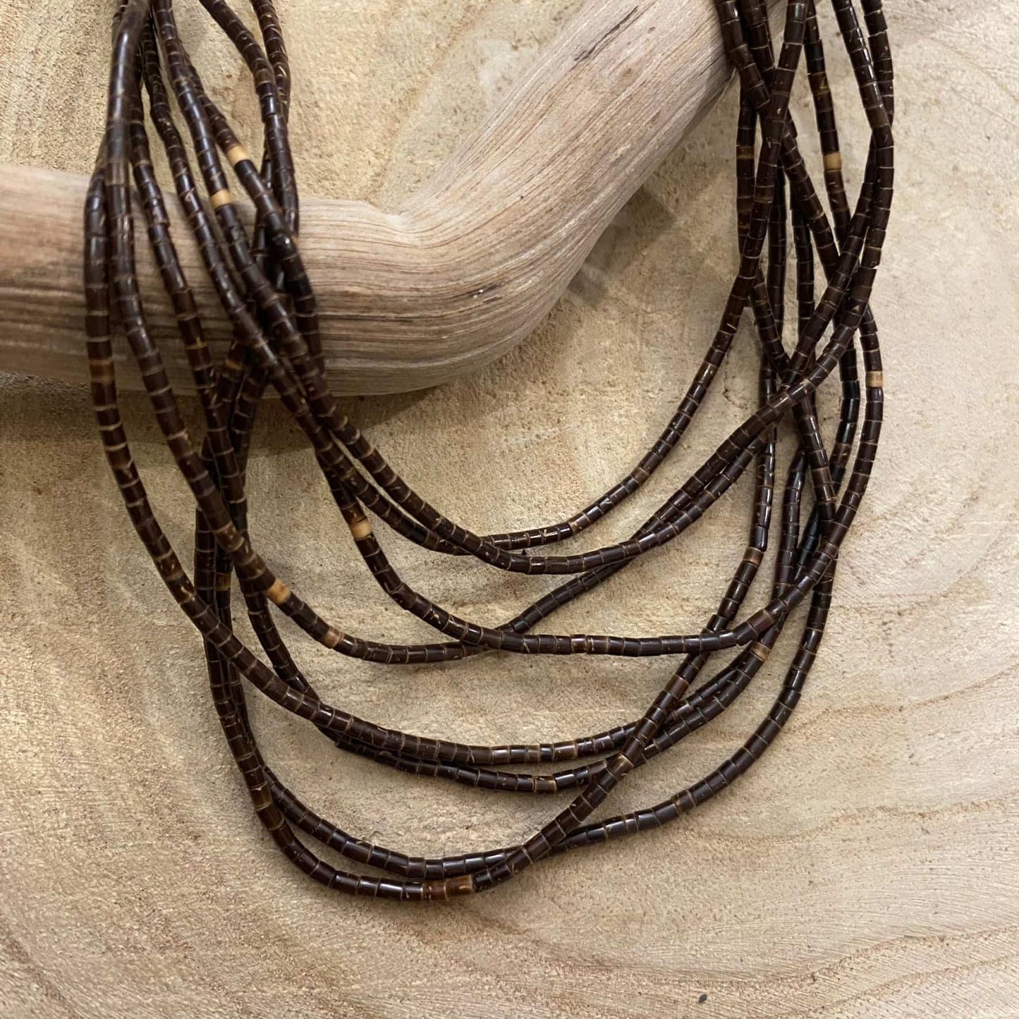 Collier de graines de tucumã - très long - Ethnie Rikbaktsa Collier Ethnie Rikbaktsa, localisée au centre ouest du Brésil 