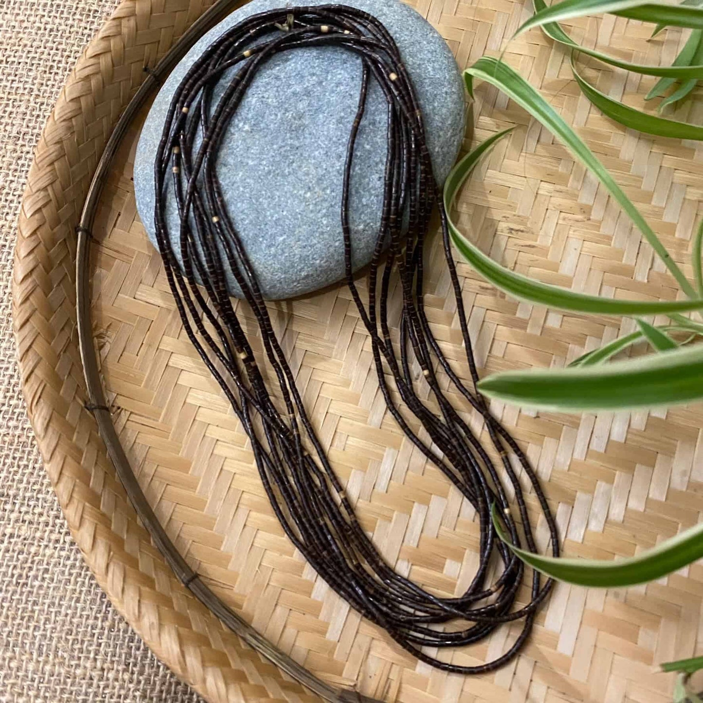 Collier de graines de tucumã - très long - Ethnie Rikbaktsa Collier Ethnie Rikbaktsa, localisée au centre ouest du Brésil 