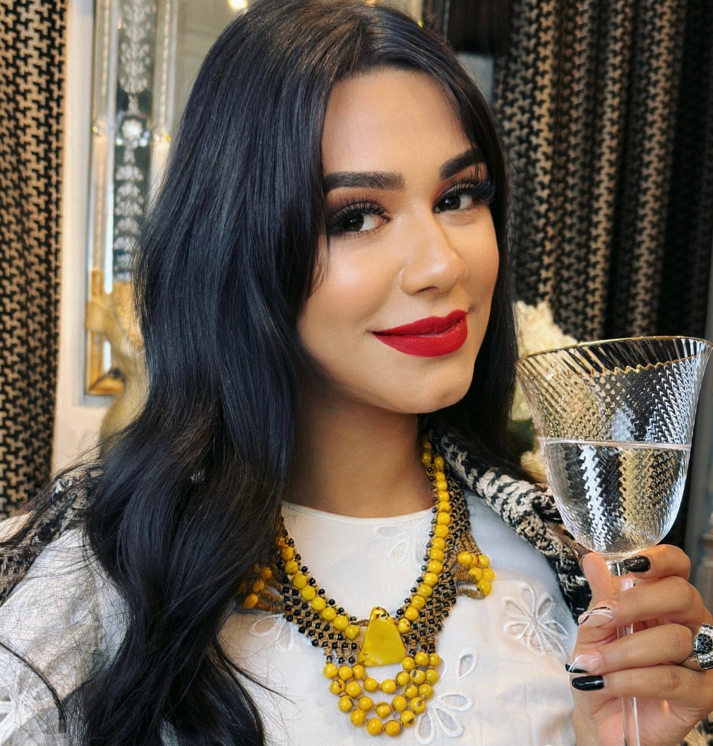 Collier de graines morototo, açai jaune et jarina - Ethnie Pataxo Collier Ethnie Pataxo, localisée dans l'état de Bahia à l'Est du Brésil. 