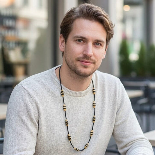 Collier de graines naturelles de jarina et tucumã - Ethnie Rikbaktsa Collier Ethnie Rikbaktsa, localisée au centre ouest du Brésil 