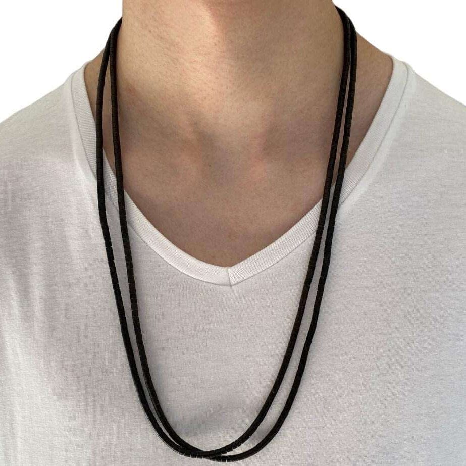 Collier de graines naturelles de tucumã - marron - Ethnie Apurina Collier Ethnie Apurina, localisée dans l' état de l' Amazonas au Nord du Brésil. 