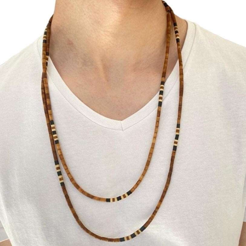 Collier de graines naturelles d'inaja et tucumã - Ethnie Apurina Collier Ethnie Apurina, localisée dans l' état de l' Amazonas au Nord du Brésil. 