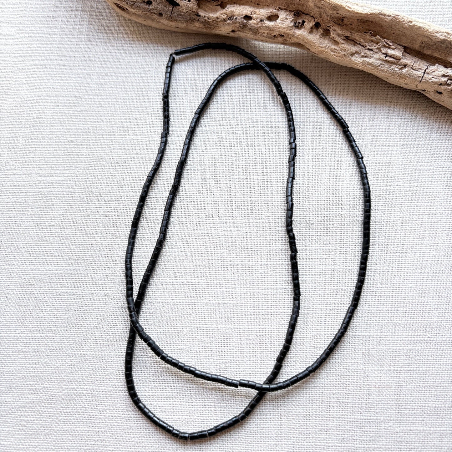 Collier de graines naturelles - Tucuma fin - Ethnie Marubo Collier Ethnie Marubo, localisée dans l'état d'Amazonas au nord du Brésil. 