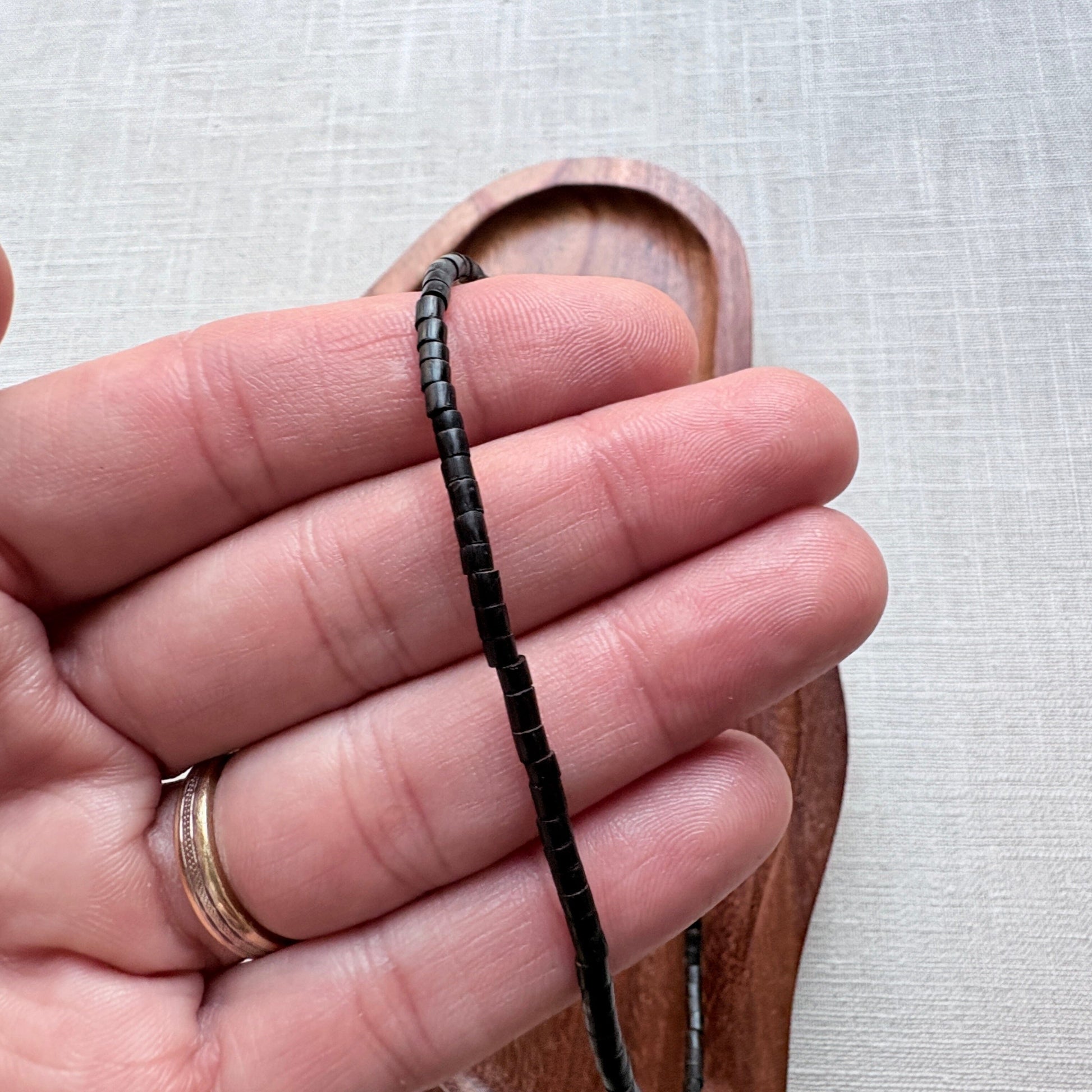 Collier de graines naturelles - Tucuma fin - Ethnie Marubo Collier Ethnie Marubo, localisée dans l'état d'Amazonas au nord du Brésil. 