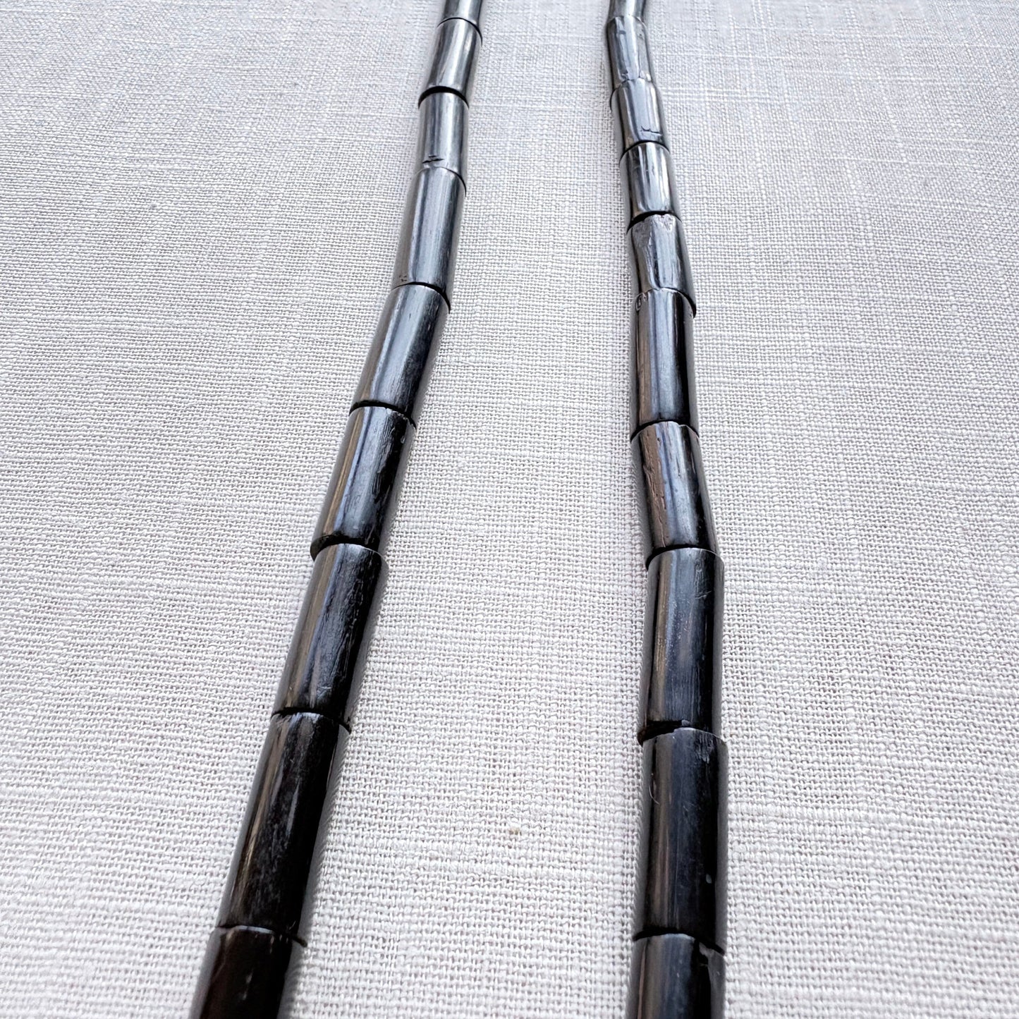 Collier de graines naturelles - Tucuma - Grands cylindres - Ethnie Marubo Collier Ethnie Marubo, localisée dans l'état d'Amazonas au nord du Brésil. 