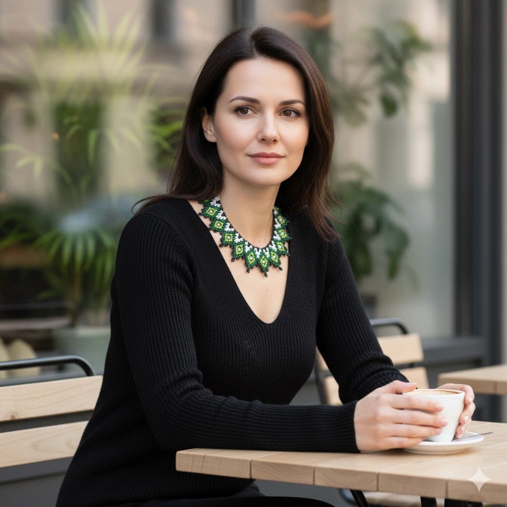 Collier de perles de verre (miçanga) vert et blanc - Ethnie Borari Collier Ethnie Borari, localisée dans l'état du Pará dans le Nord du Brésil. 