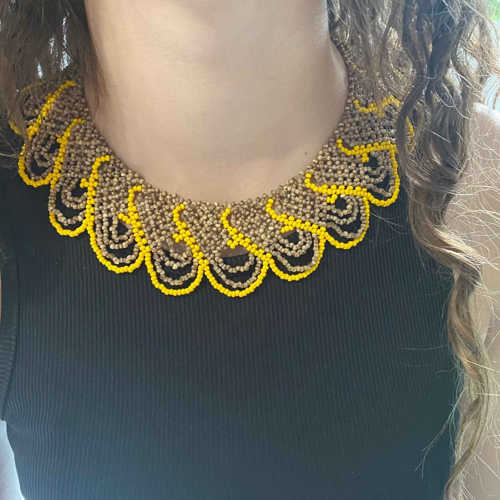 Collier en perles de verre (Miçanga) - marron jaune