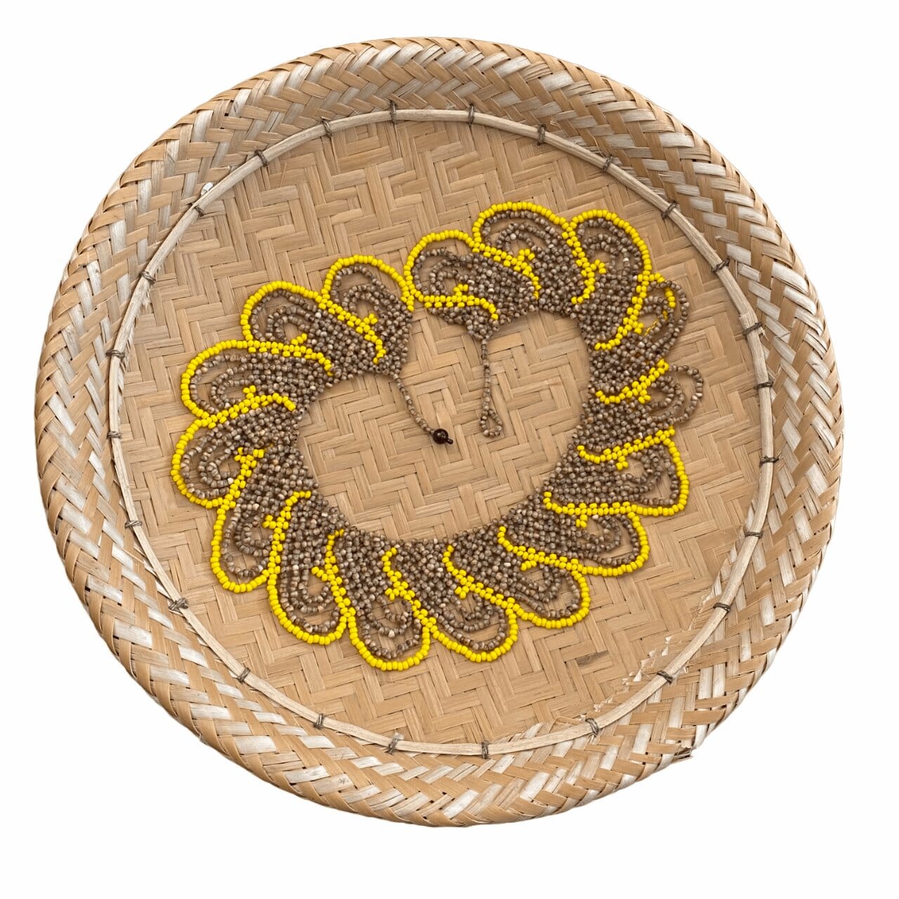 Collier en perles de verre (Miçanga) - marron jaune - Ethnie Guajajara Collier Ethnie Guajajara localisée dans l' état du Maranhão au Nord-Est du Brésil. 