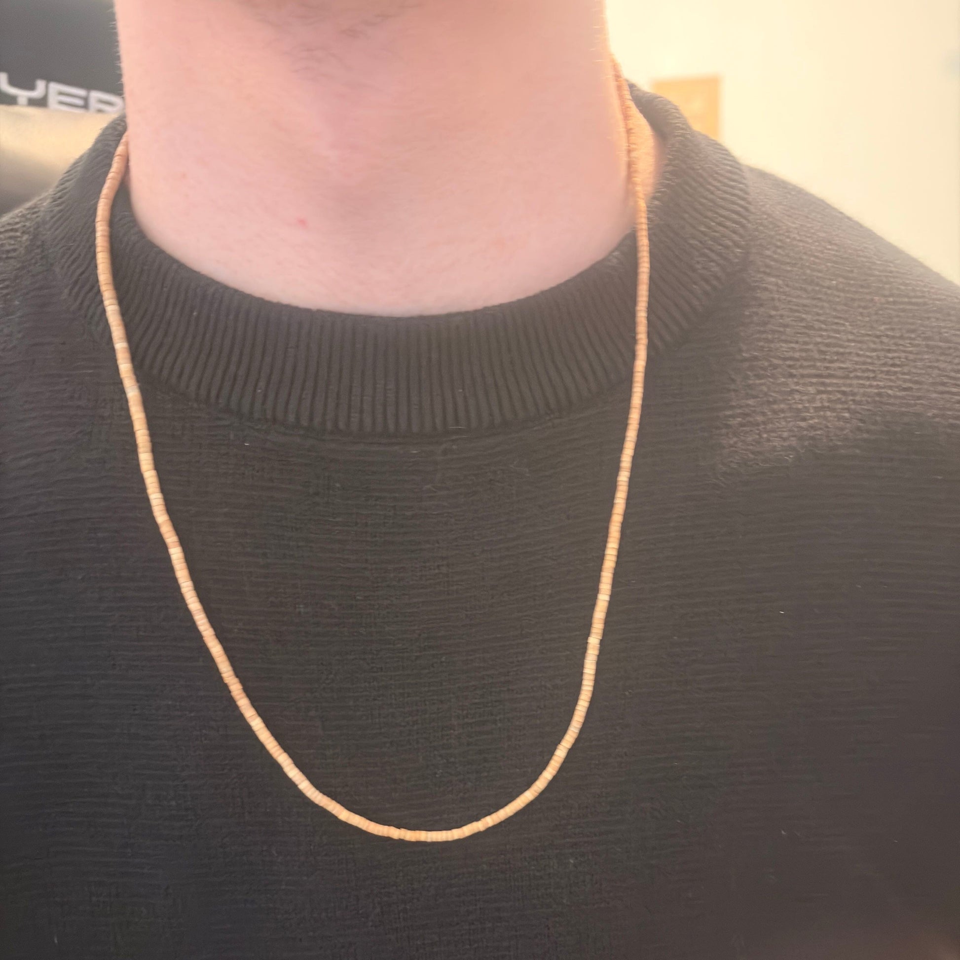 Collier fait avec la coque du fruit Cupuaçu - Ethnie Marubo Collier Ethnie Marubo, localisée dans l'état d'Amazonas au nord du Brésil. 