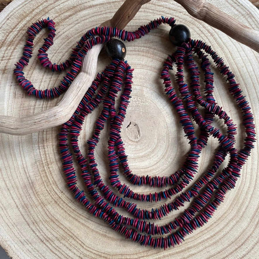 Collier sautoir de graines de jueirana avec noix